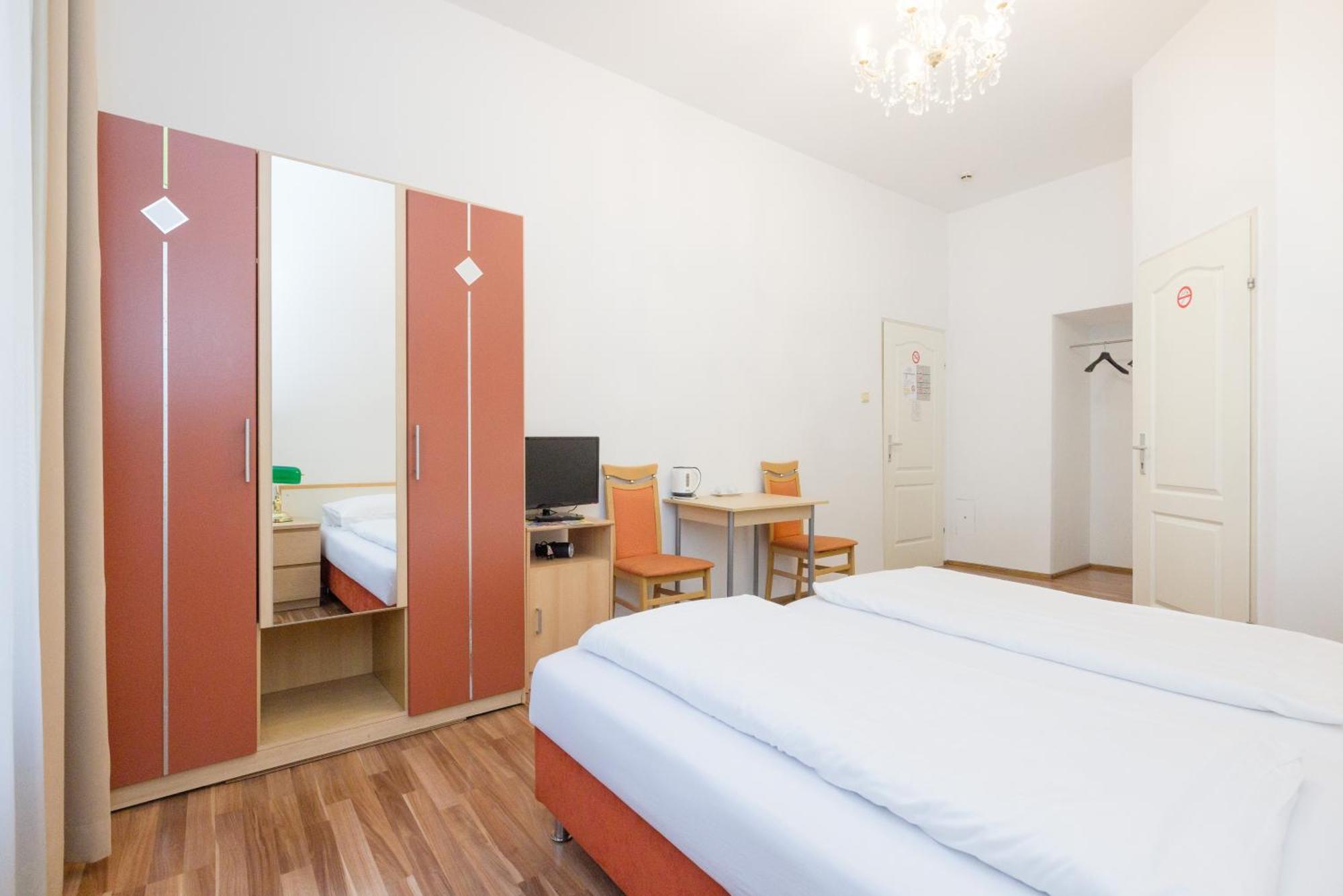 Pension Votiv Wien Exteriör bild